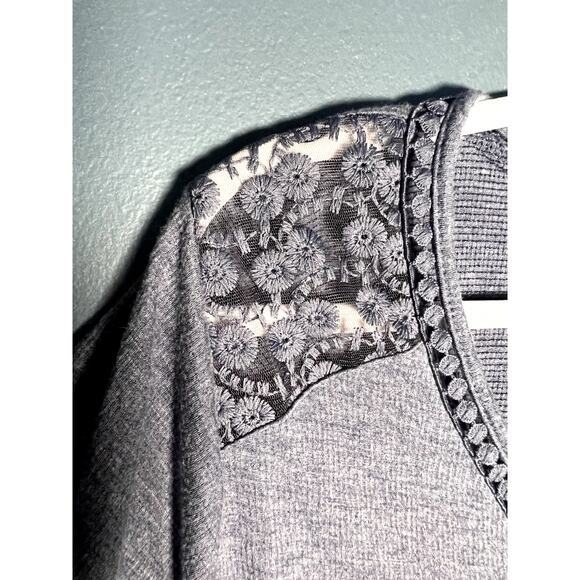 Above and Beyond Disco Bell Sleeves with Embroidery Lace Detailing 3xl Blue - Picture 2 of 7